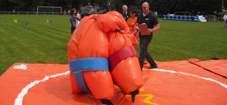 Team building dans les Yvelines Combat sumo teambuilding